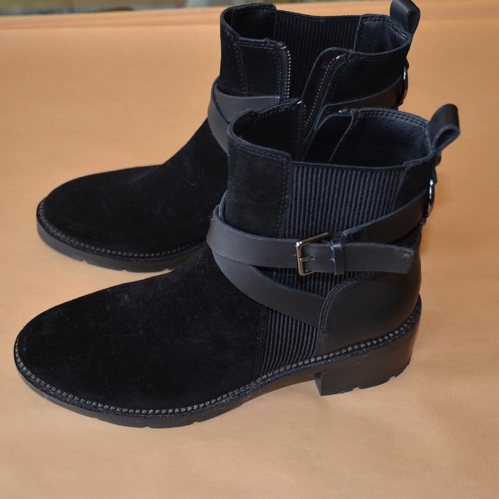 Donald Pliner Savvy Lug Ankle Boot - Picture 2 of 8